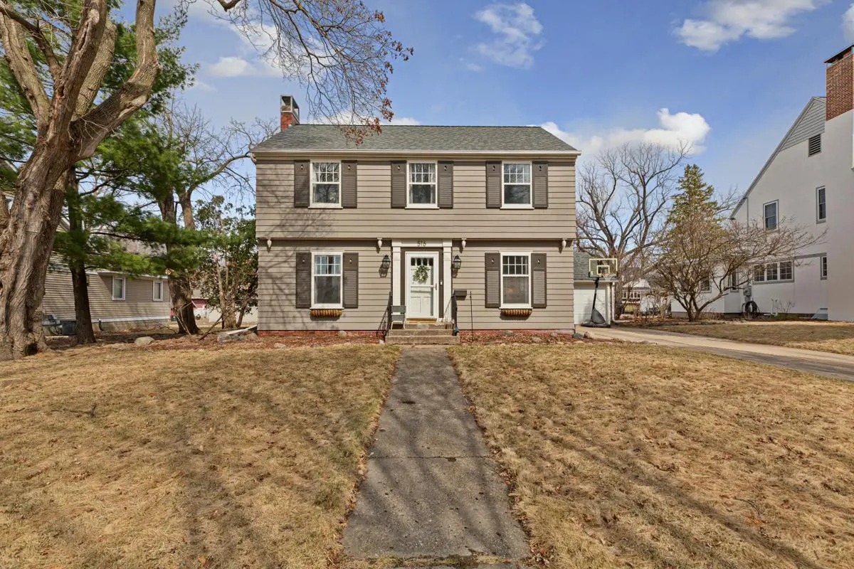 516 E Academy ST, Owatonna, MN 55060