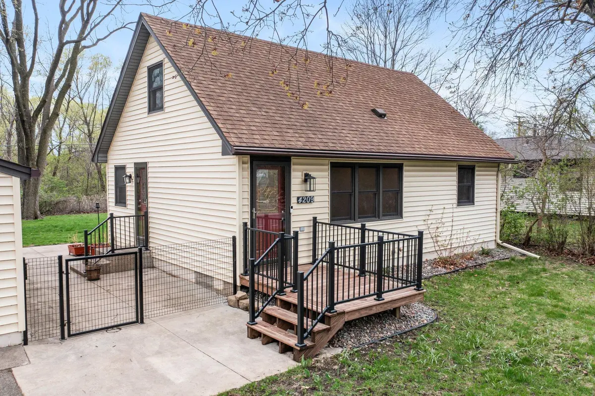 4209 Diamond DR, Eagan, MN 55122