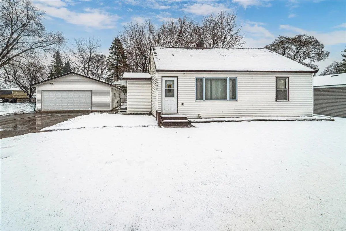 5326 Saint Stephens ST, Mounds View, MN 55112