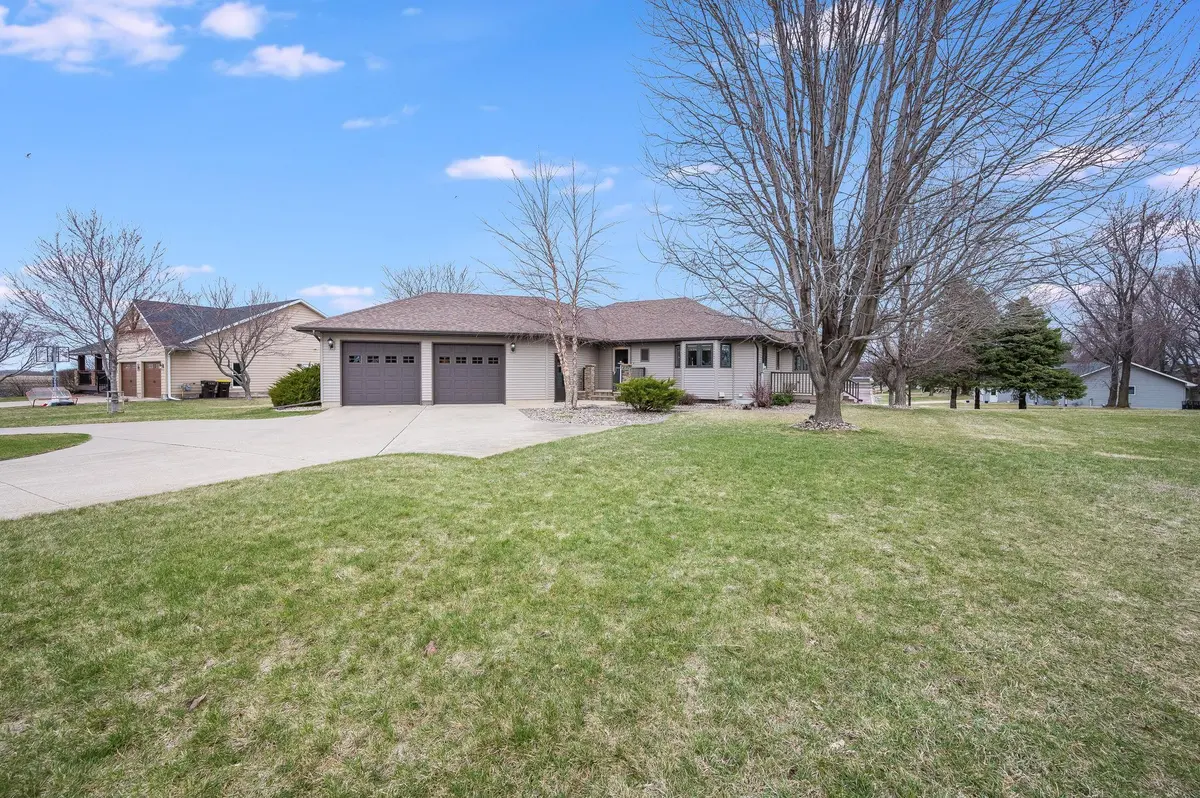 746 W Lair RD, Fairmont, MN 56031