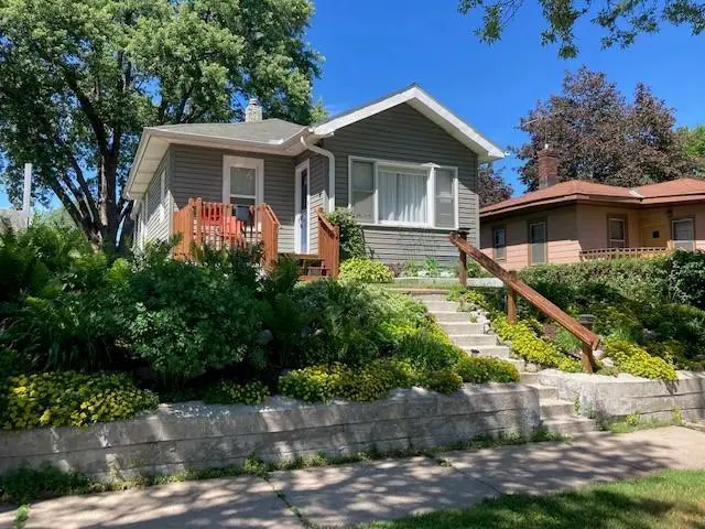 985 Seminary AVE, Saint Paul, MN 55104