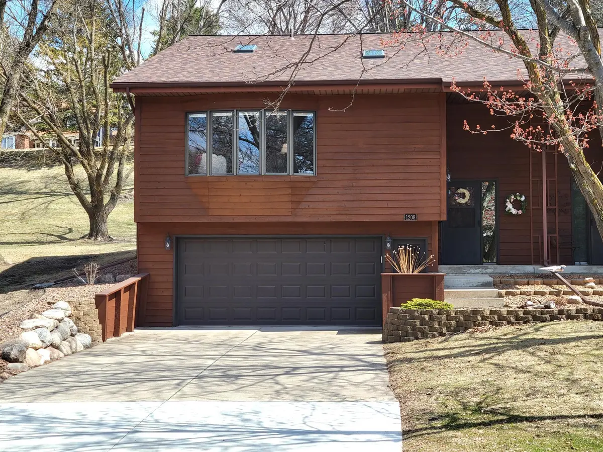 1208 Oak DR, Montevideo, MN 56265
