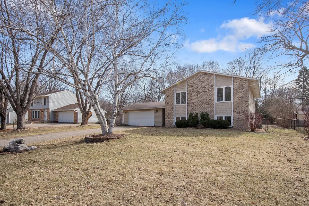 3220 Walnut Grove LN N, Plymouth, MN 55447