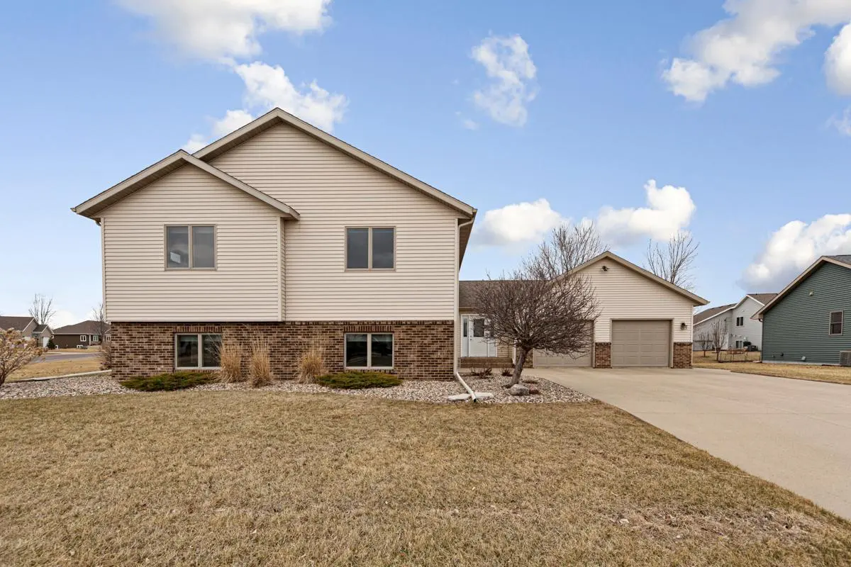 139 Erin CT, Nicollet, MN 56074