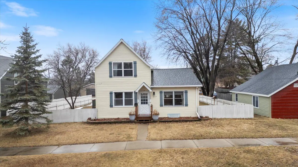 607 NW 6th AVE, Grand Rapids, MN 55744