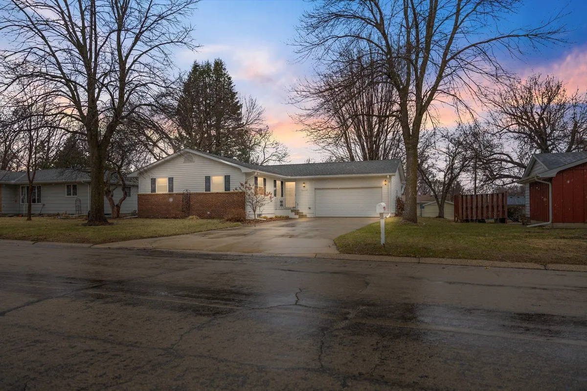 1400 Mitchell DR, Faribault, MN 55021