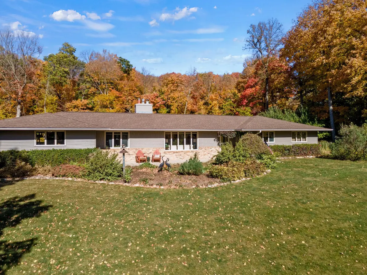 3908 263rd ST E, Faribault, MN 55021