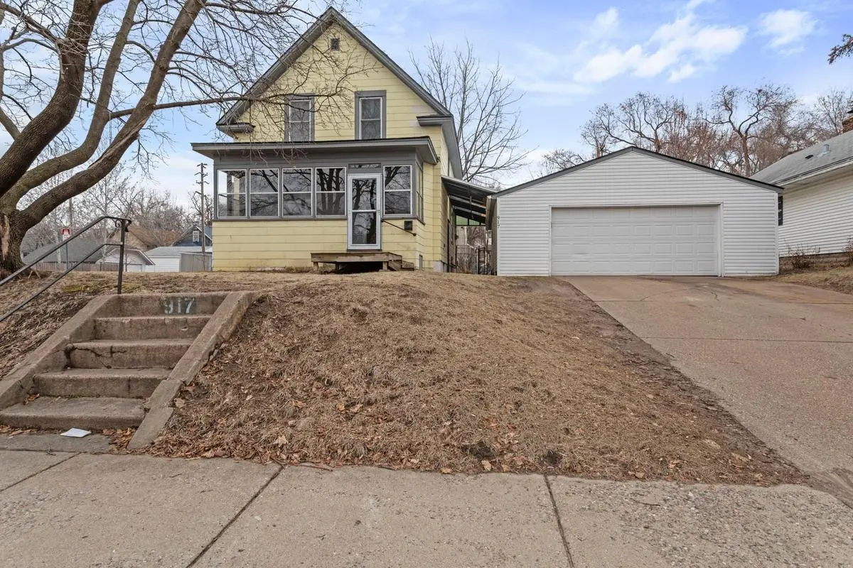 917 Thomas AVE, Saint Paul, MN 55104