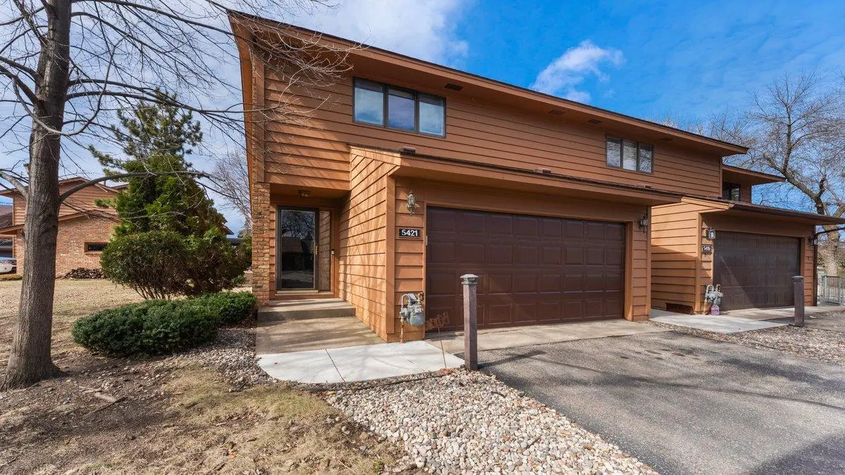 5421 Upper 147th ST W, Apple Valley, MN 55124