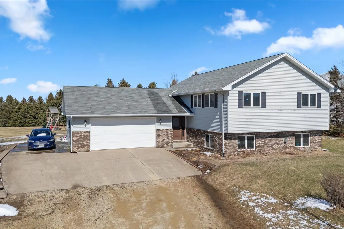 1208 County RD E, New Richmond, WI 54017