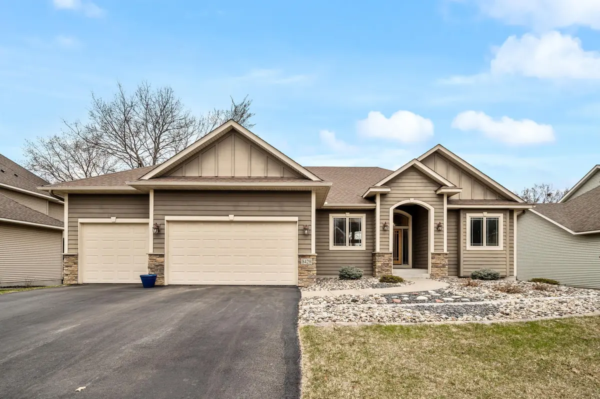 8429 Moraine CIR, Shakopee, MN 55379