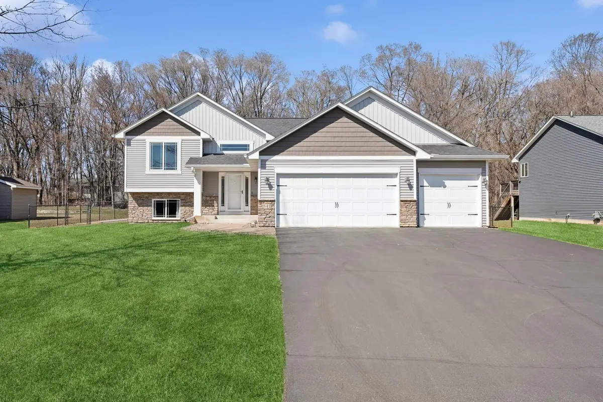 841 Kelly ST, Lino Lakes, MN 55014