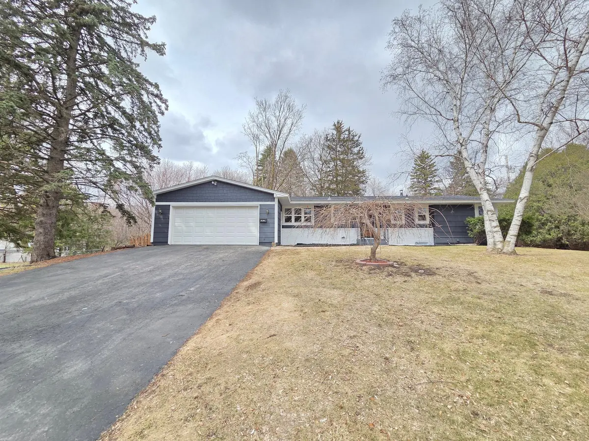 4106 Tonkawood LN, Minnetonka, MN 55345