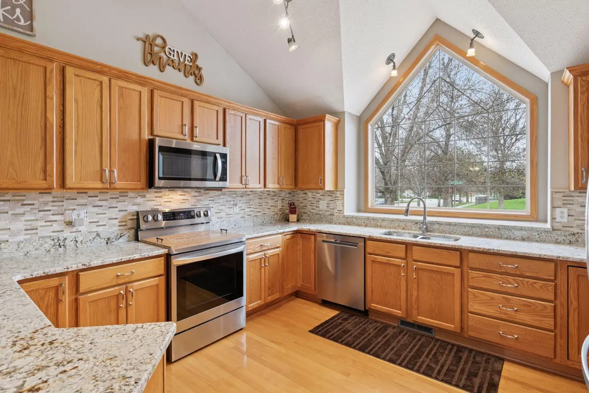 996 Bridle Creek DR, Jordan, MN 55352