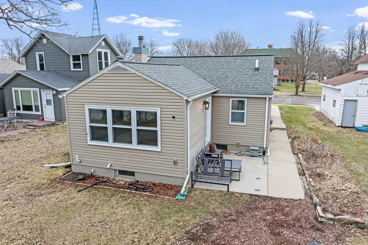 1127 N Main ST, Fairmont, MN 56031