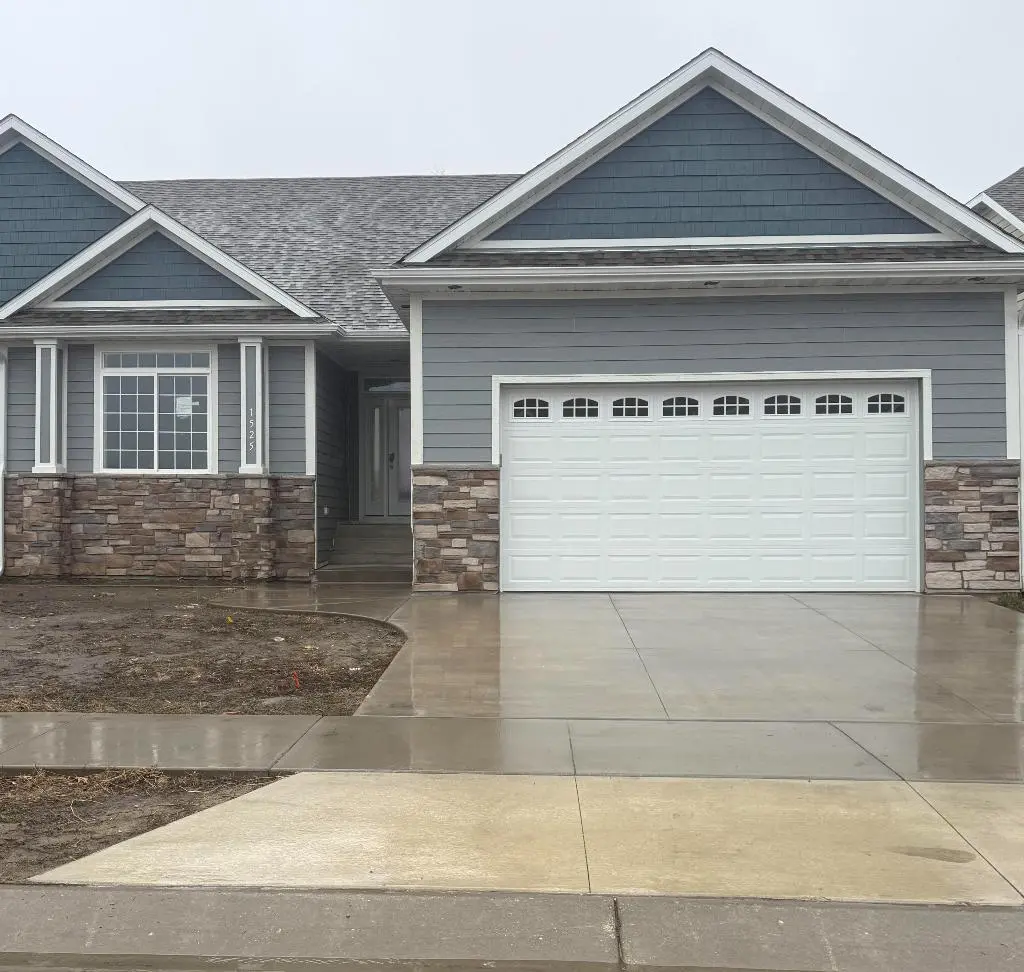 1525 Alexander RD NE, Rochester, MN 55906