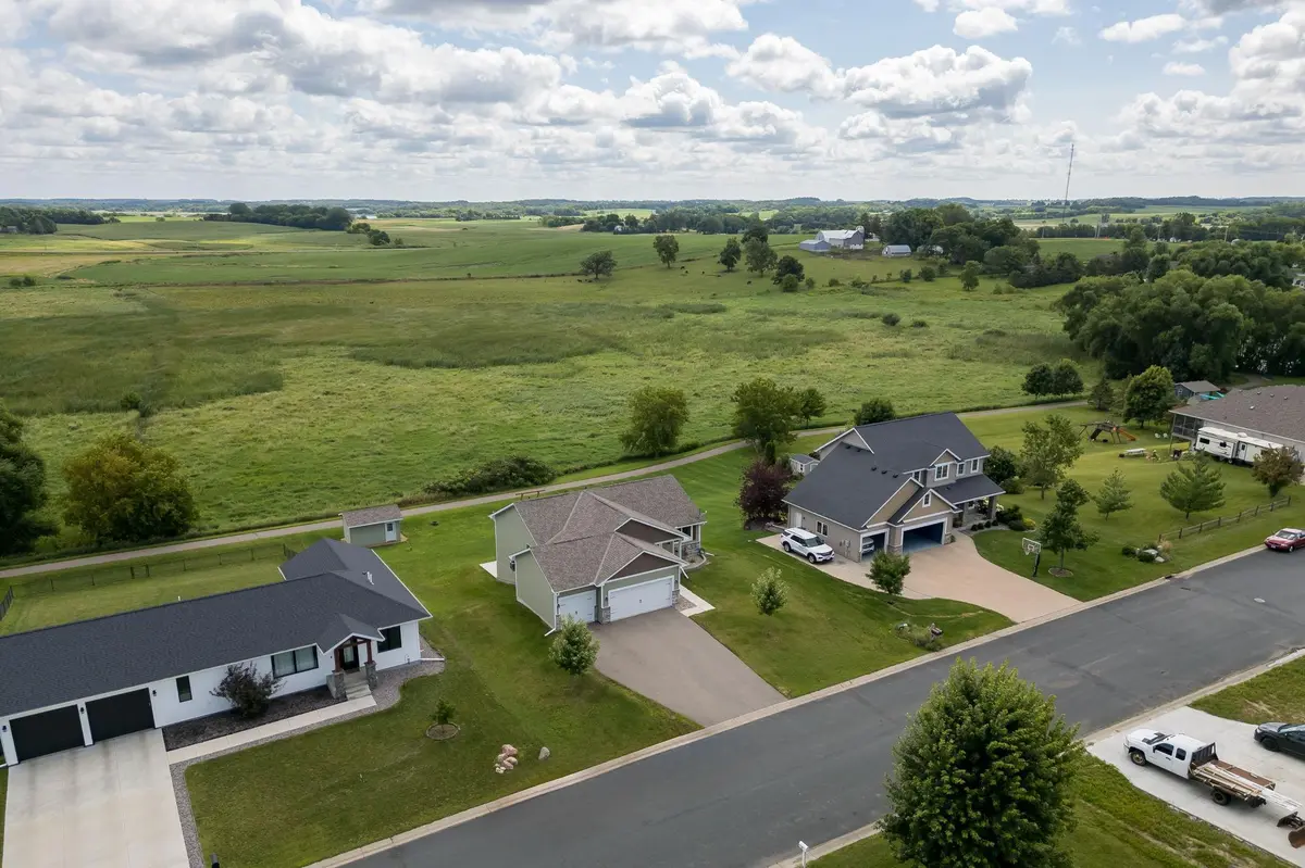 705 Deer TRL, Montgomery, MN 56069