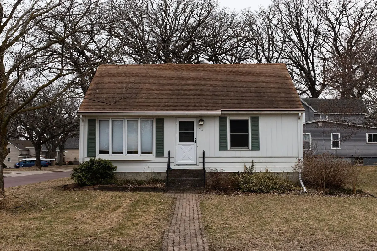 218 6th AVE NE, Waseca, MN 56093