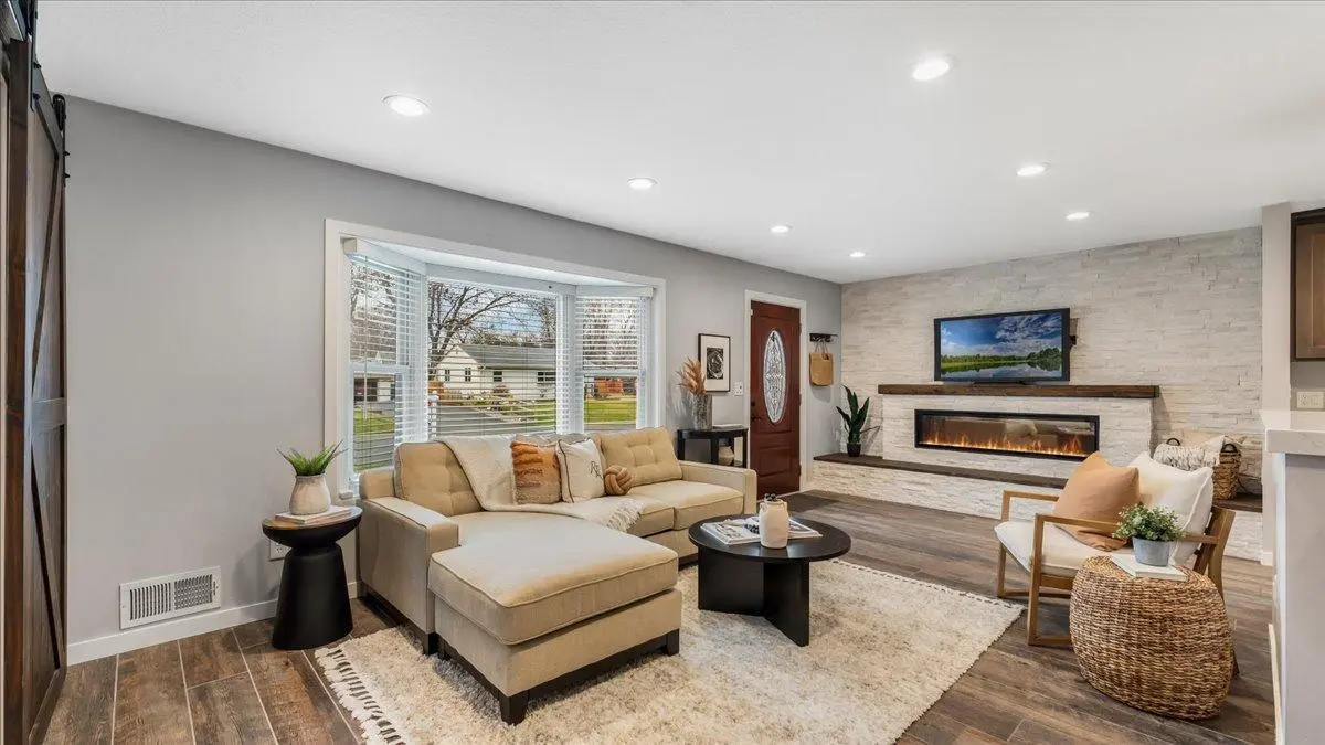 6930 Clay AVE, Inver Grove Heights, MN 55076
