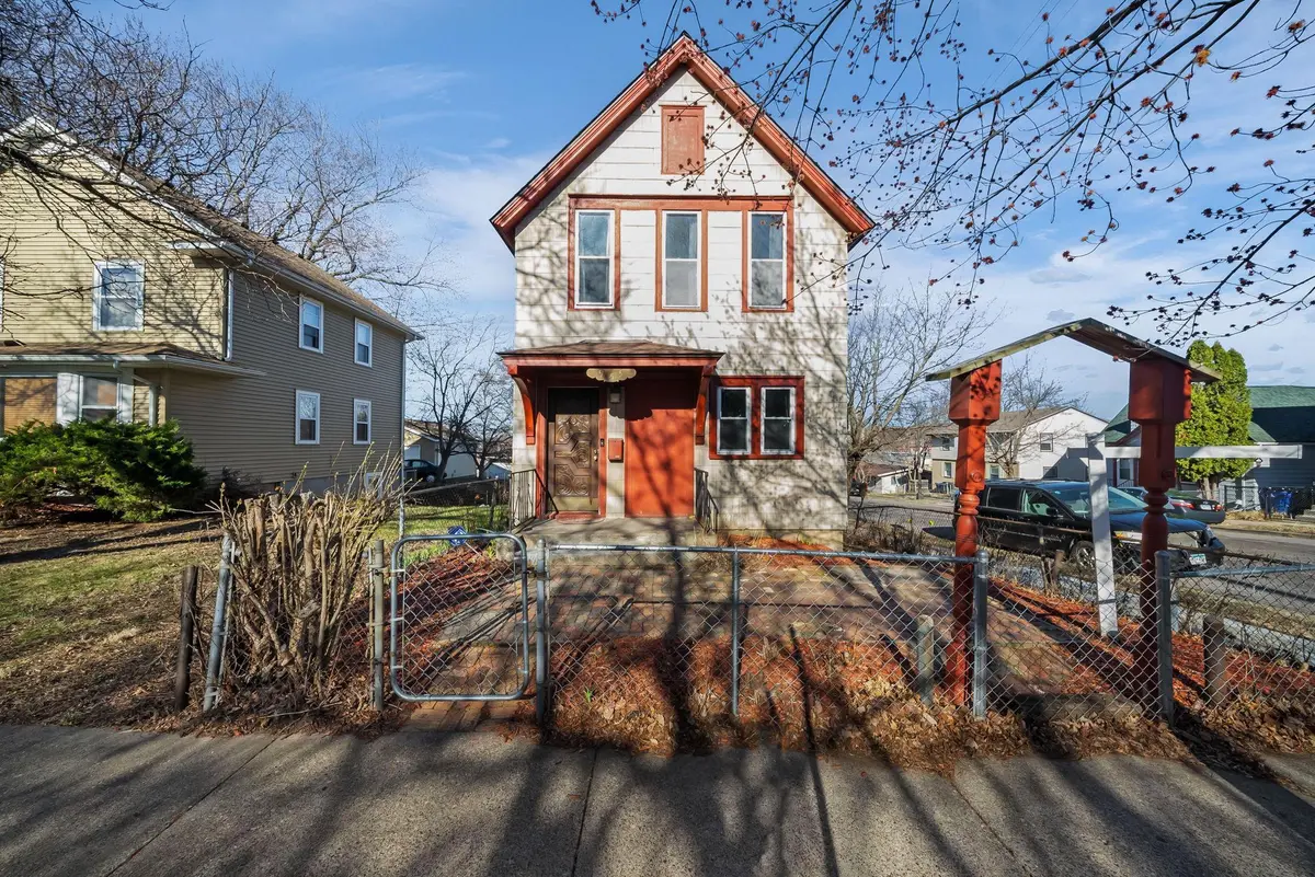 959 Greenbrier ST, Saint Paul, MN 55106