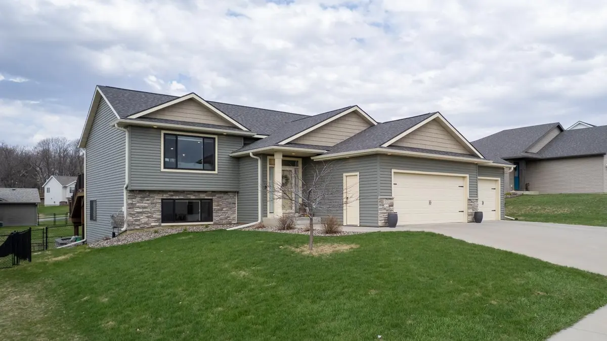 232 Keystone DR NE, Pine Island, MN 55963