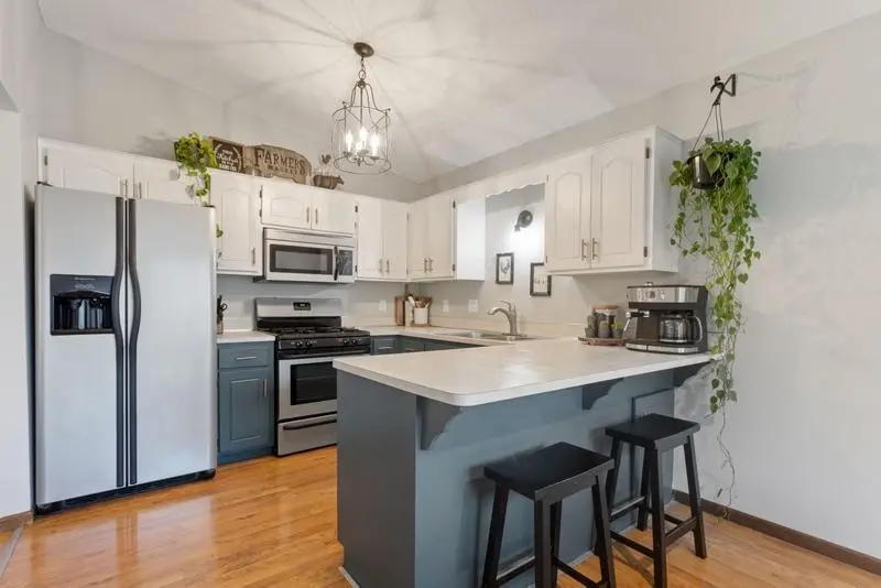 924 Sherwood RD, Shoreview, MN 55126