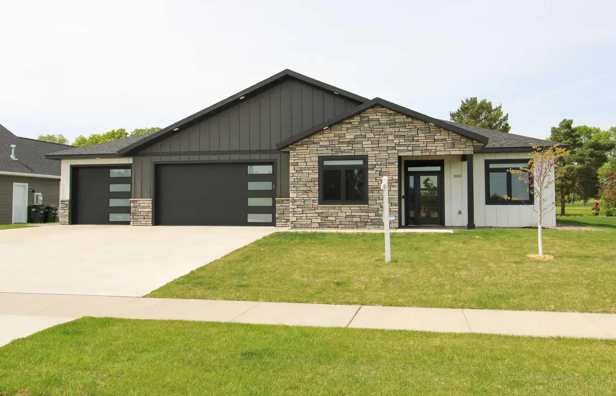 2001 River Links DR, Cold Spring, MN 56320