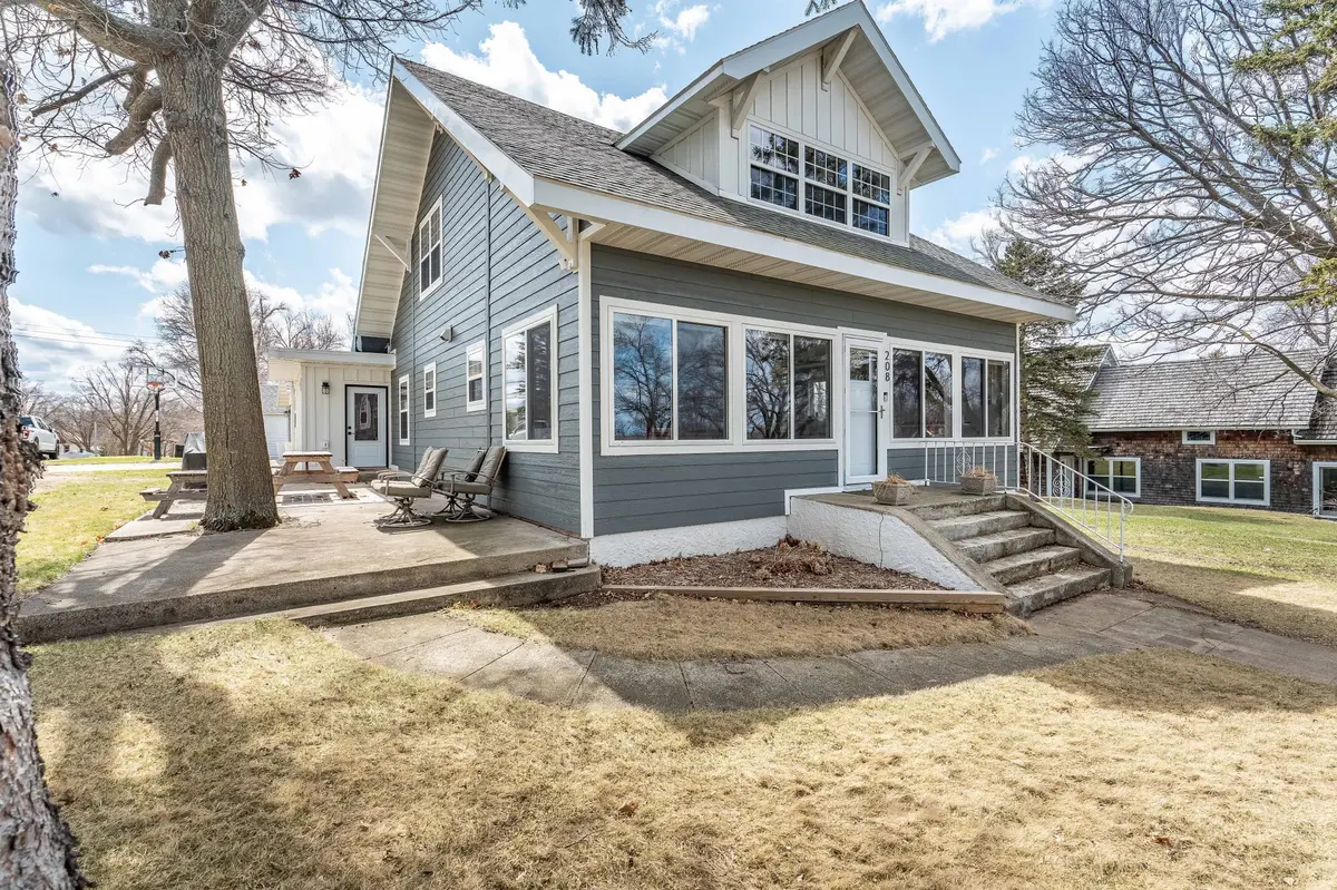 208 E Dunton ST, Battle Lake, MN 56515