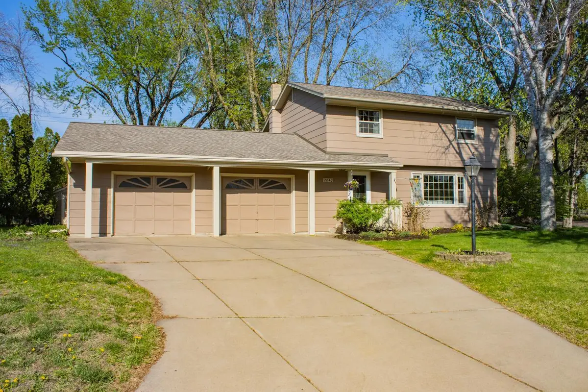 2840 Frederick ST, Maplewood, MN 55109