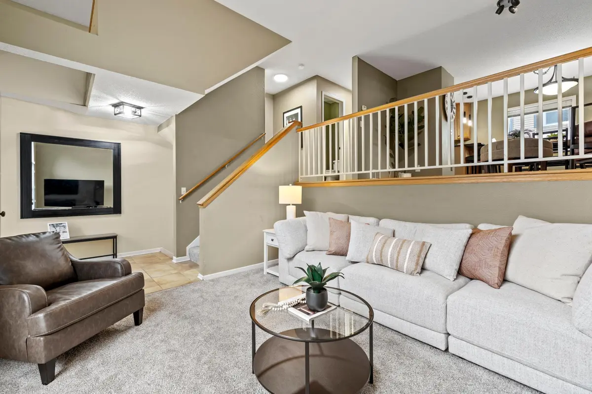 6491 Regency LN, Eden Prairie, MN 55344