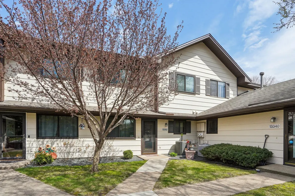 13352 Zenith LN, Eden Prairie, MN 55346