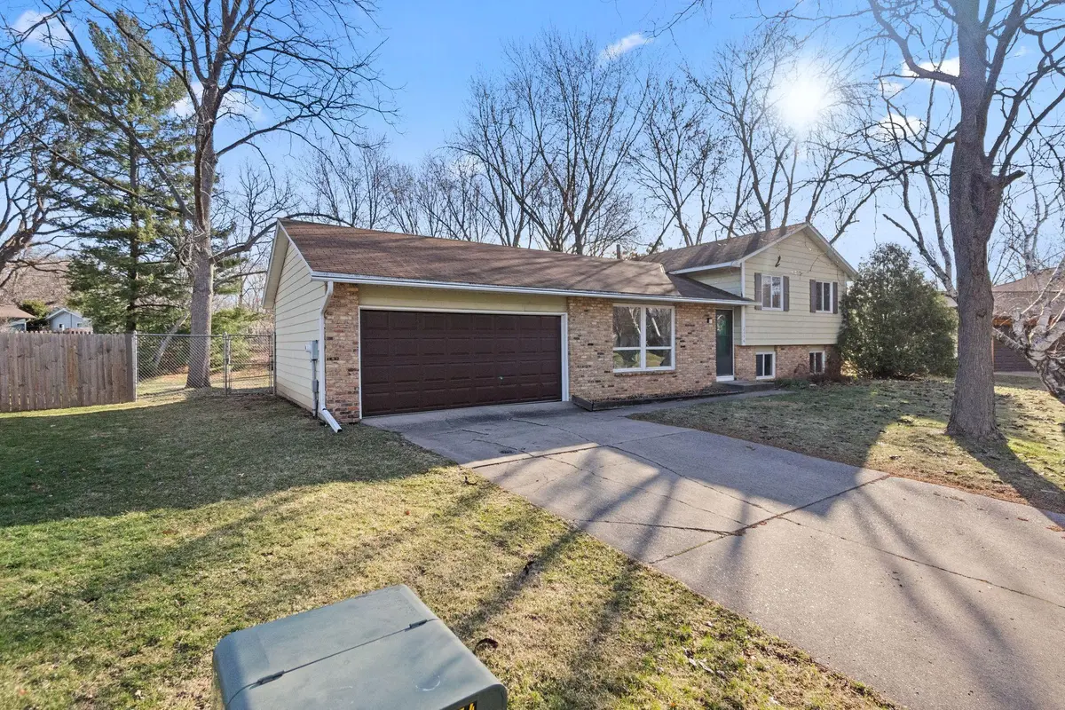 2356 Driftwood LN, Stillwater, MN 55082