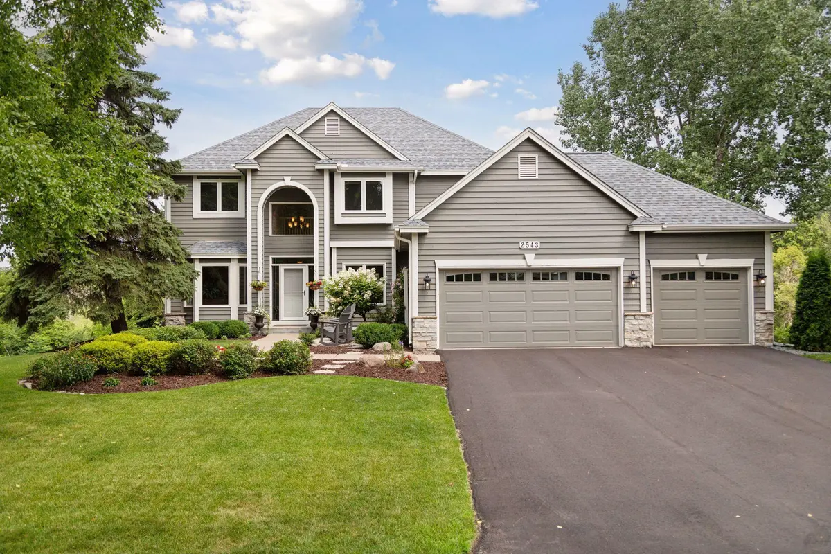 2543 Bridle Creek TRL, Chanhassen, MN 55317