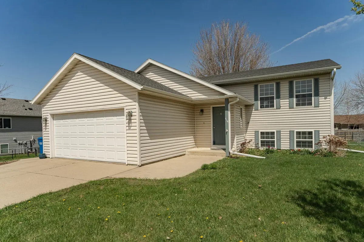414 8th ST NW, Dodge Center, MN 55927