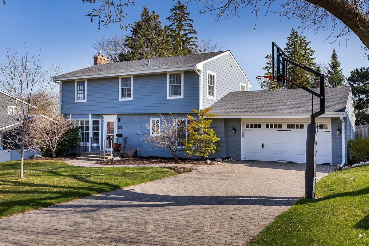 4713 Upper TER, Edina, MN 55435