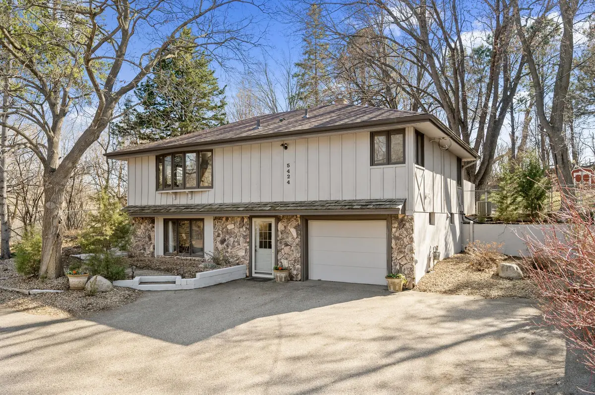5424 Rowland RD, Hopkins, MN 55343