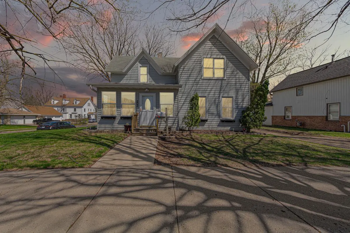203 2nd AVE SW, Faribault, MN 55021
