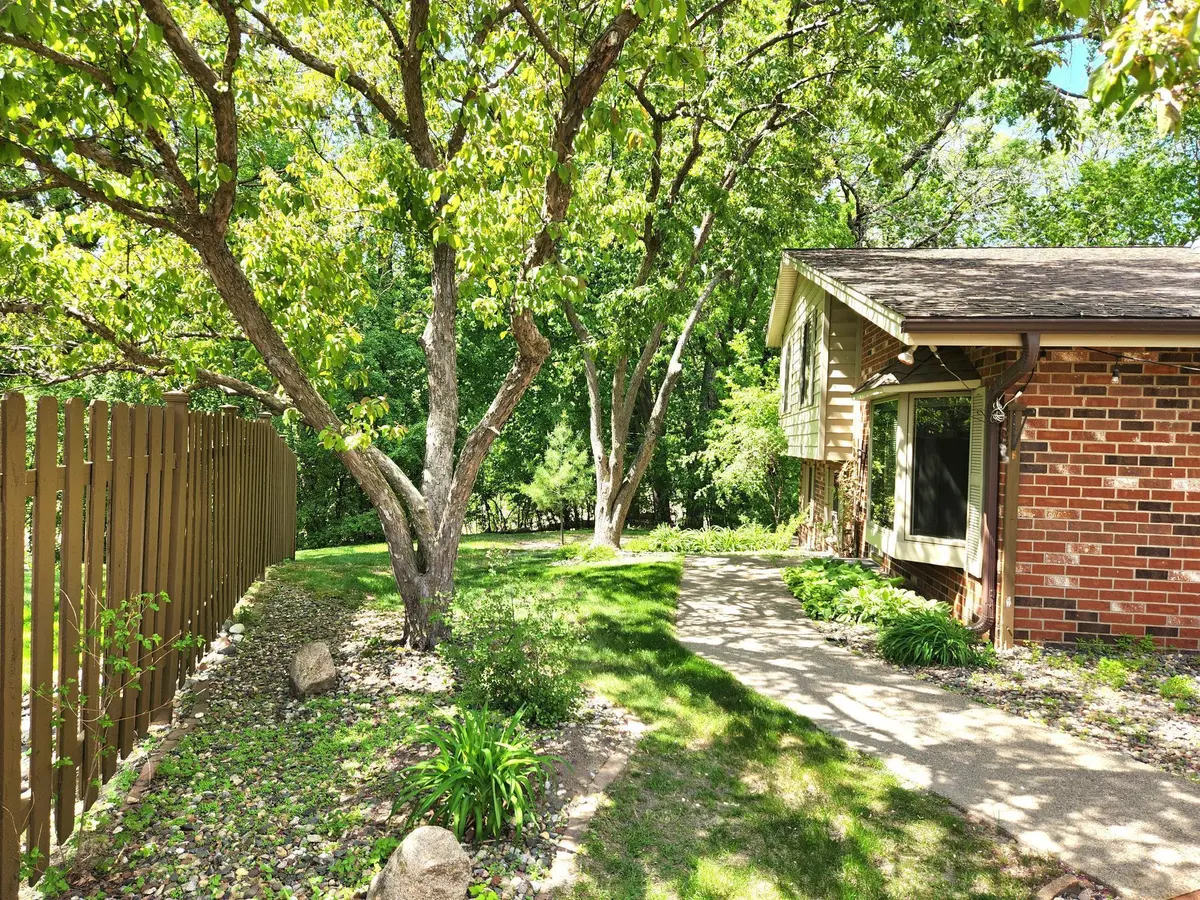2328 Wildwood TRL, Hopkins, MN 55305