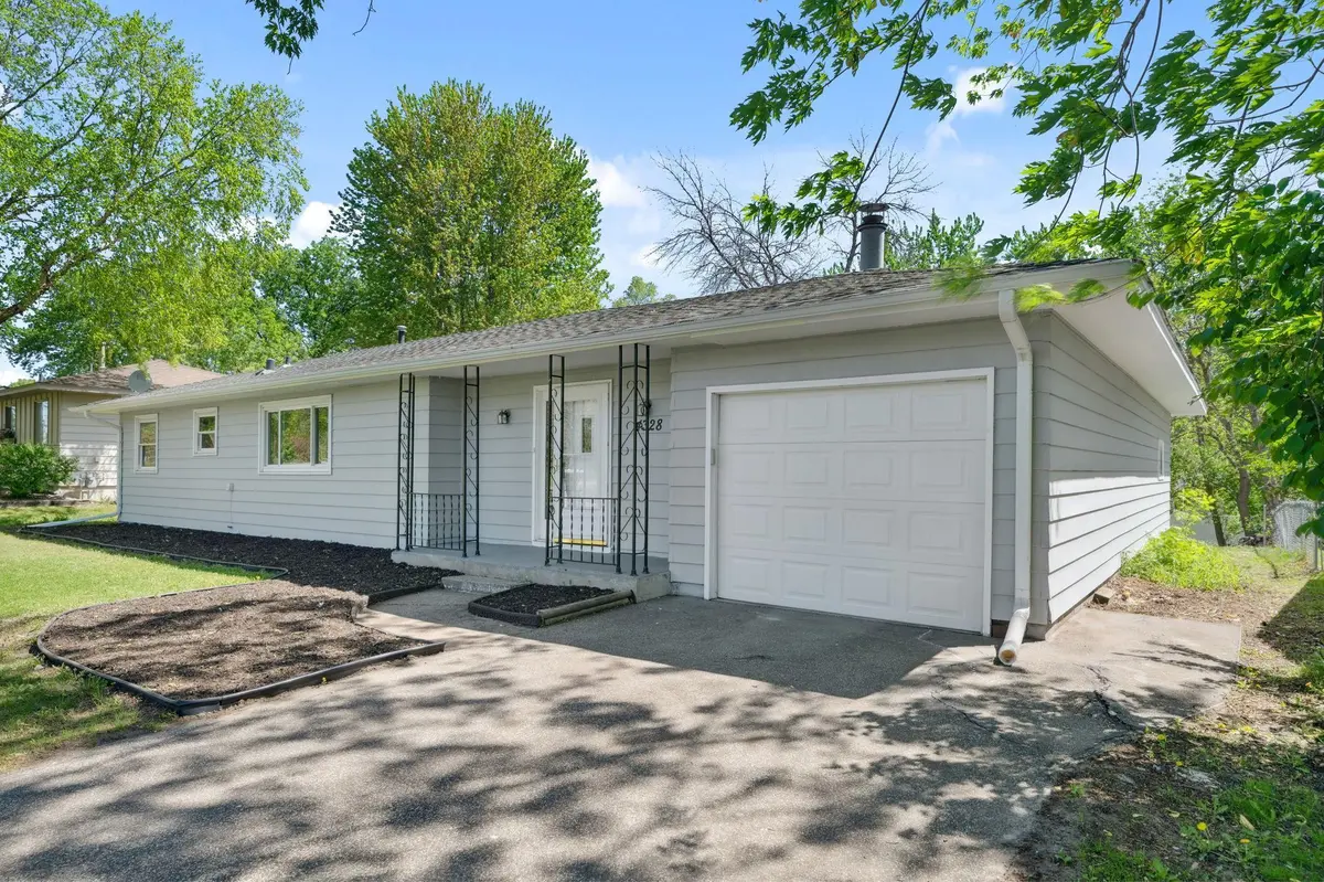 4328 Nicols RD, Eagan, MN 55122
