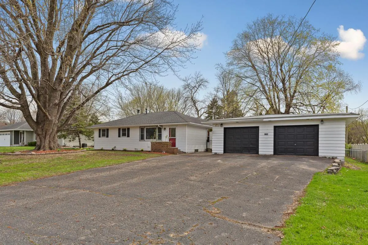 1336 Glynview TRL, Faribault, MN 55021