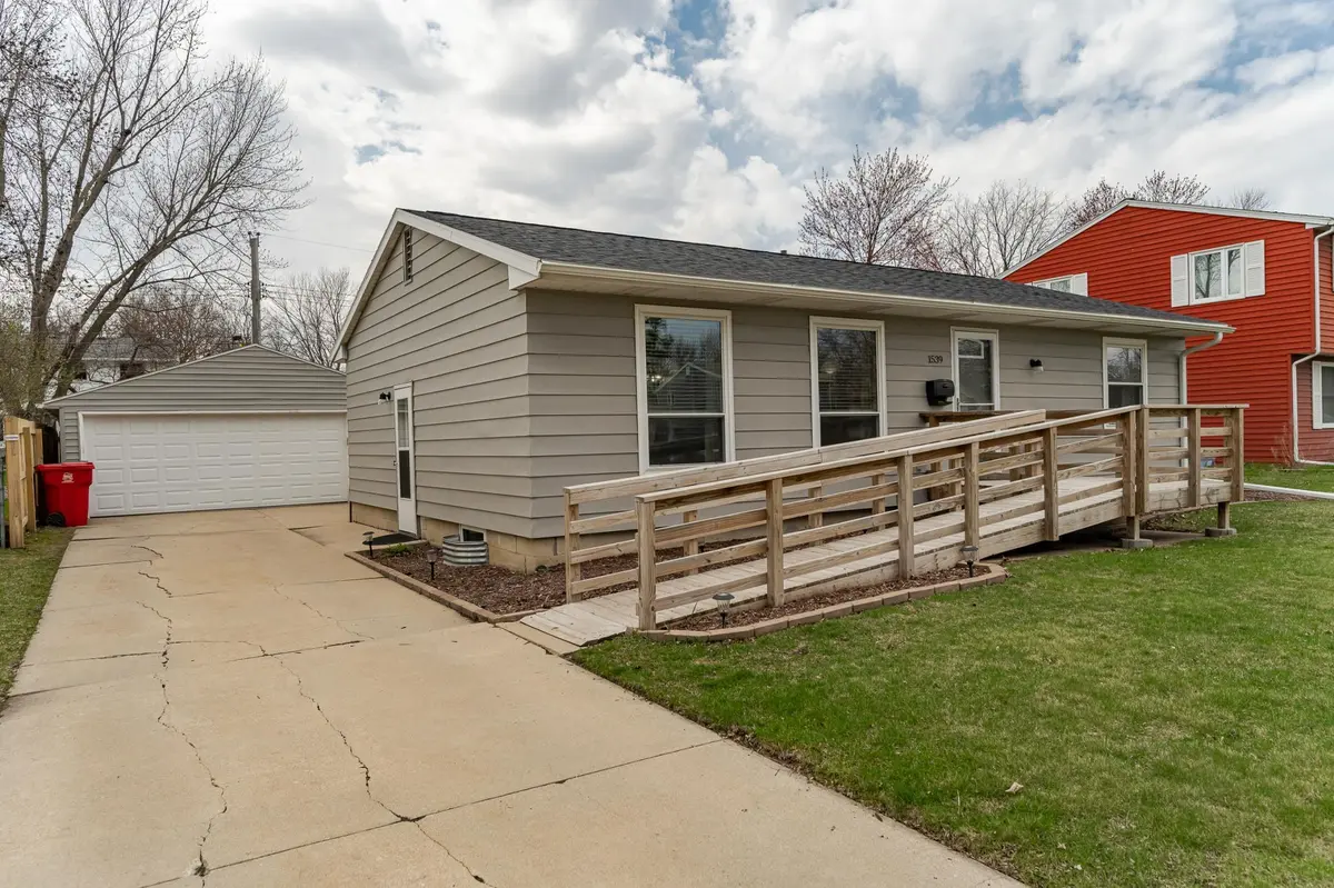 1539 8 1/2 AVE SE, Rochester, MN 55904