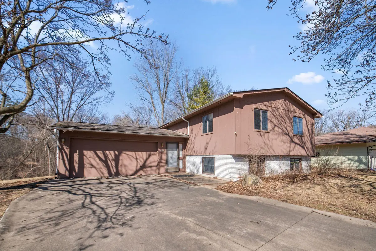 825 Hickory LN, Winona, MN 55987