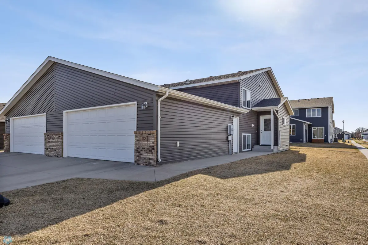 38 Cedar DR, Mapleton, ND 58059
