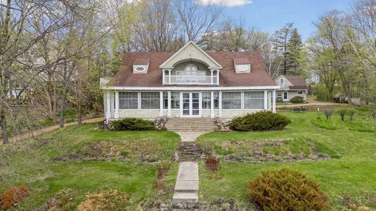 3022 Shoreline DR, Minnetonka Beach, MN 55391