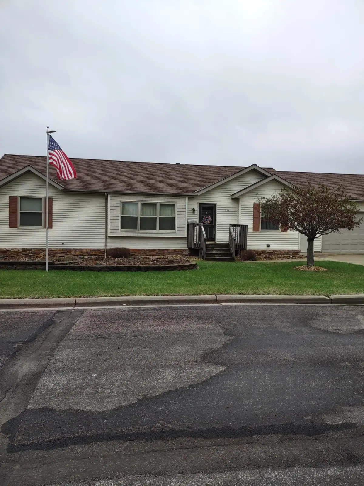 737 Hackberry ST, Dawson, MN 56232