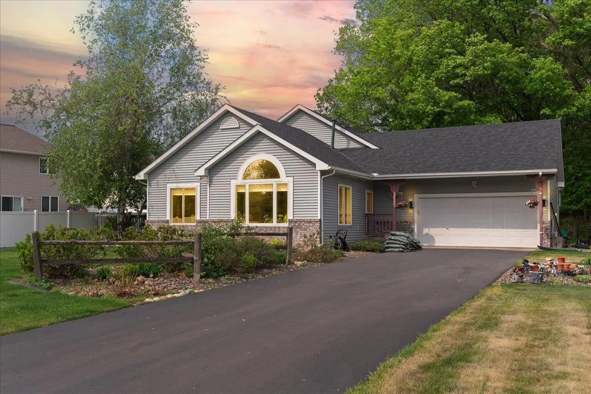 4416 Helmo AVE N, Oakdale, MN 55128