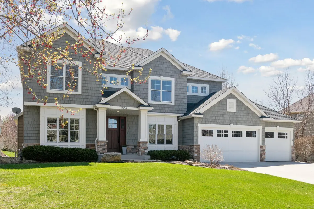 2290 Gold PT, Victoria, MN 55386
