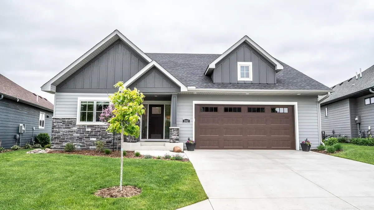2012 Ontario DR, Northfield, MN 55057