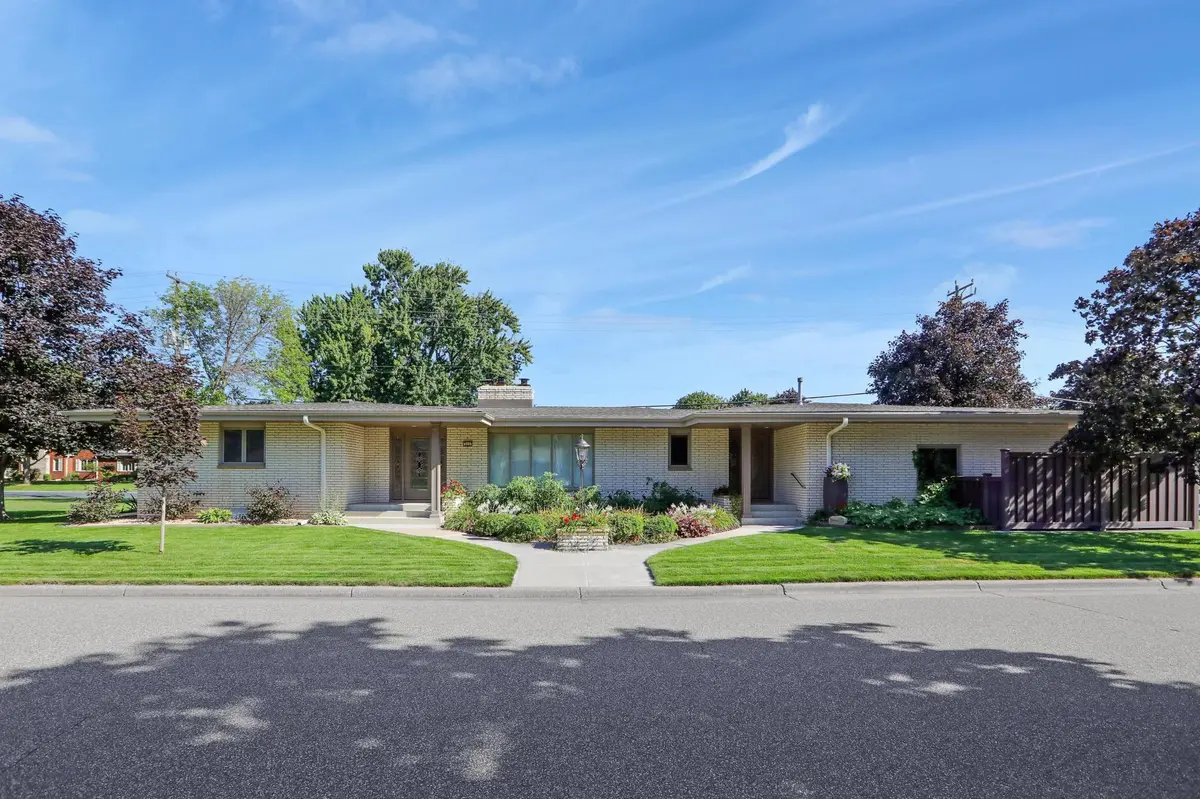 324 2nd ST NE, Osseo, MN 55369