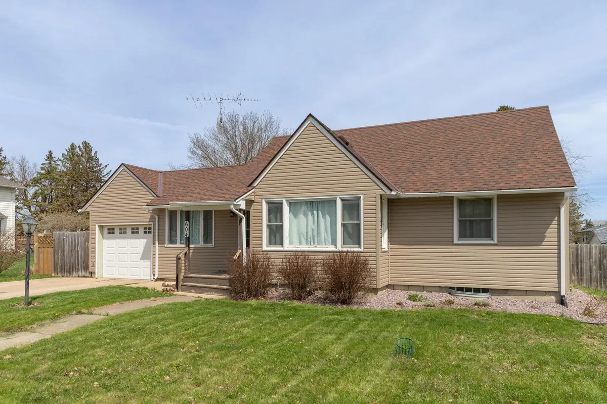 604 N Mantorville Ave, Kasson, MN 55944